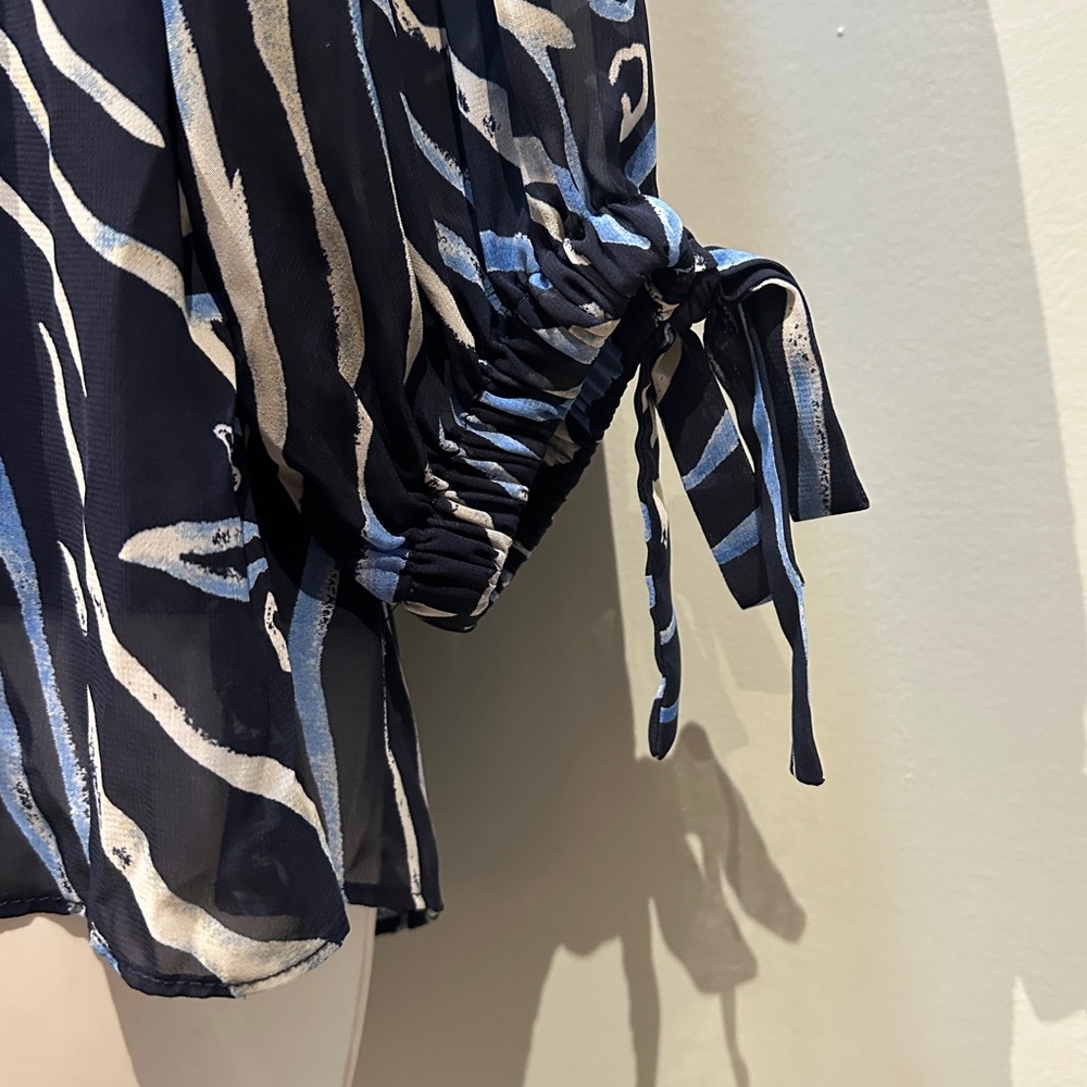 JM Collection Blue Zebra Patterned Top Medium - Picture 4 of 8